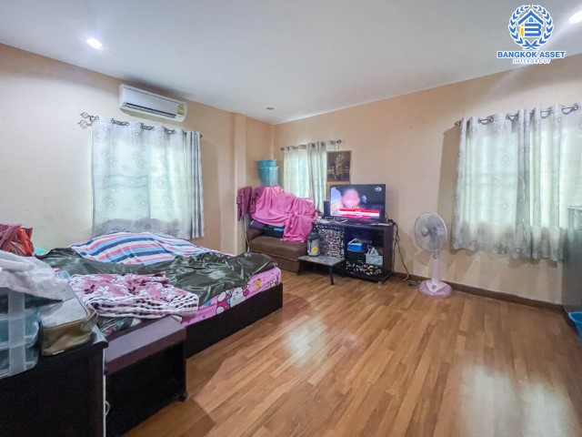 *****บ้านเดี่ยวมือสองนนทบุรี ม.นิชชารมณ์ ราชพฤกษ์-รัตนาธิเบศร์ เนื้อที่ 50.6 ตร.ว. ฟังก์ชัน 4 ห้องนอน 4 ห้องน้ำ จอดรถได้ 2 คัน บนทำเลดีที่สุด เข้าเมืองสะดวก ใกล้รถไฟฟ้าสายสีม่วง "สถานีบางรักน้อยท่าอิฐ" ในราคาสุด!